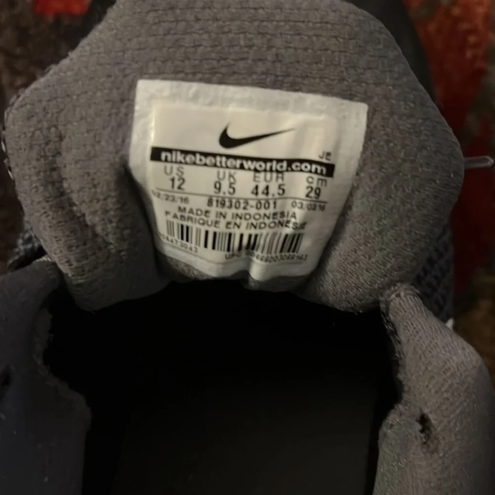 Women’s Nike Running Sneaker - Picture 5 of 5